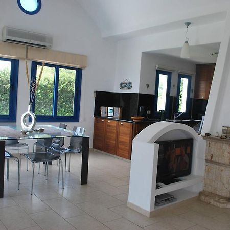 Sea Front Villa, Heated Private Pool, Amazing Location Paphos 323 Kissonerga Dış mekan fotoğraf